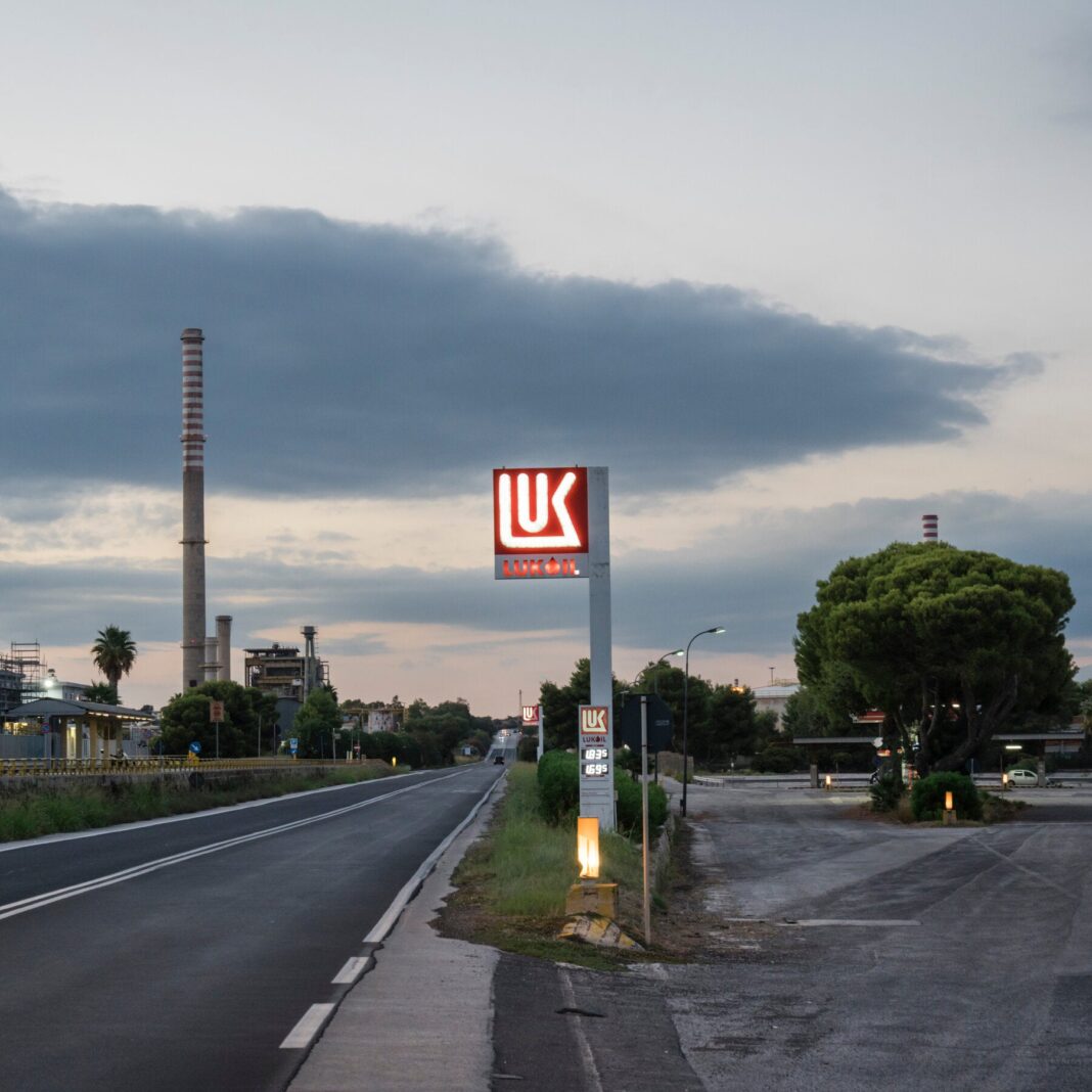 U.S.-Russia Ukraine Talks Expand to Include Oil Deal Involving Trump Allies