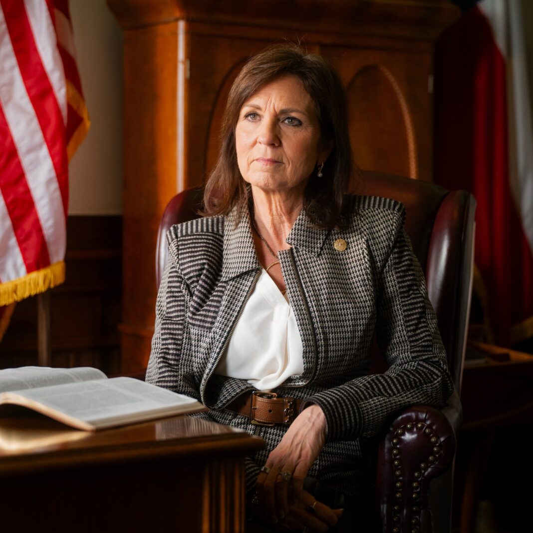 As She Divorces Ken Paxton, His Wife Urges Texans to Vote for Him