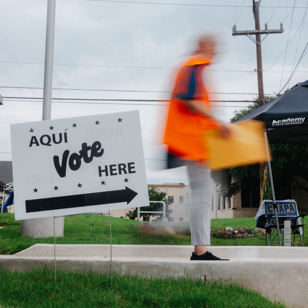 Glitch Delays 600,000 Texas Voter Registrations as Early Voting Begins