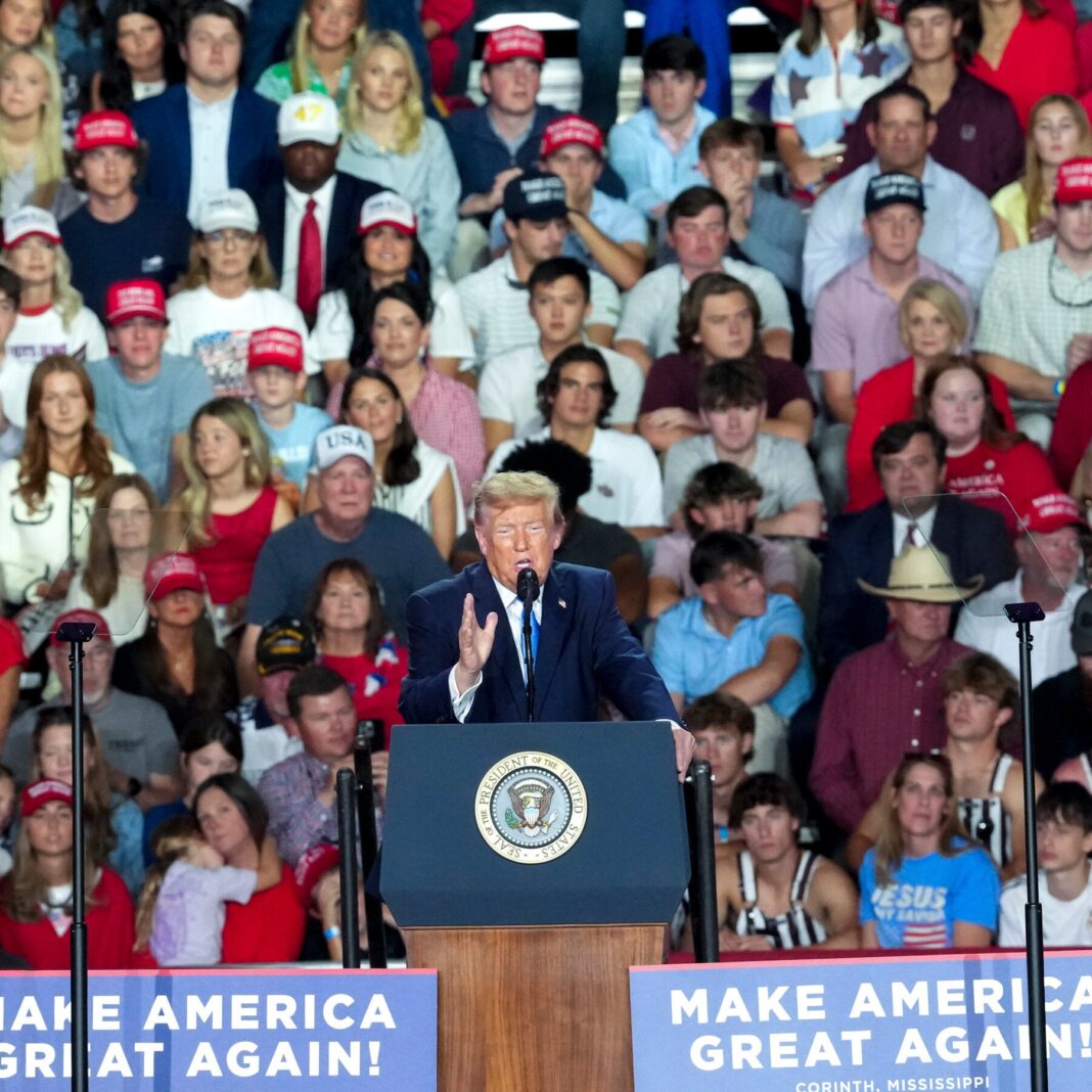 Obama’s Cheesecake Factory Jab Sparks Trump Rebuttal on Mississippi Campaign Stop