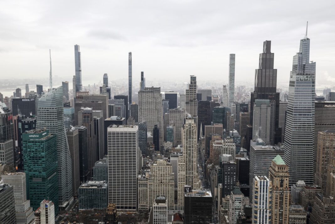 Weil Gotshal Brings in AlixPartners to Oversee Law Firm Wind-Down