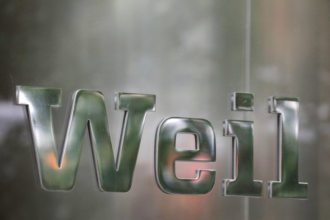 Weil Gotshal Leaders Scramble Through Weekend Crisis Talks to Stabilize Firm