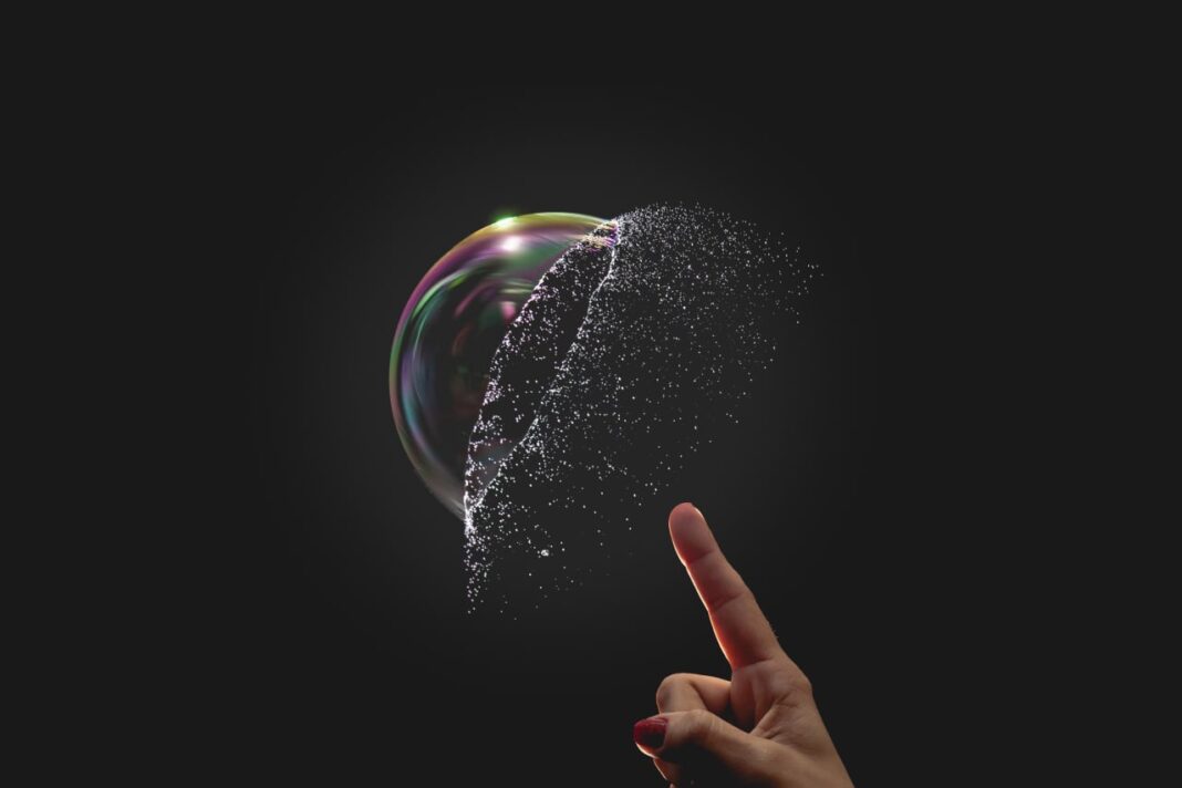 Tech Bubble Fears Return: Why the Nasdaq’s Steep Sell-Off Echoes the 2000 Crash