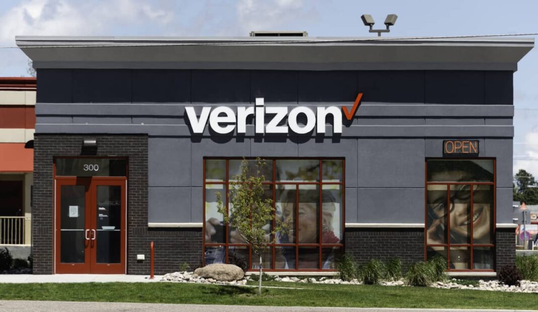 As AT&T, Verizon and T-Mobile Shares Fall, Wall Street Weighs SpaceX’s Growing Satellite Threat