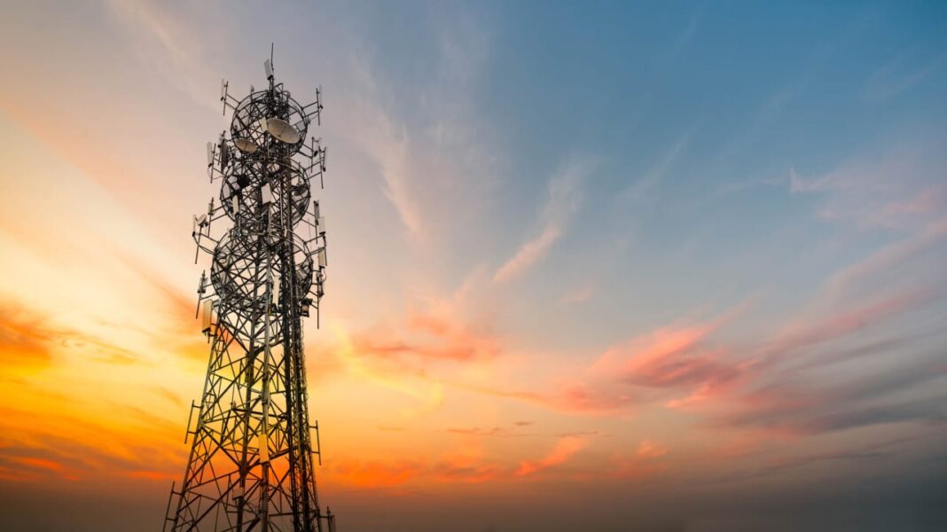 SpaceX’s Starlink tower talks rattle Verizon, AT&T and T-Mobile stocks — what the mobile push means for telecom investors