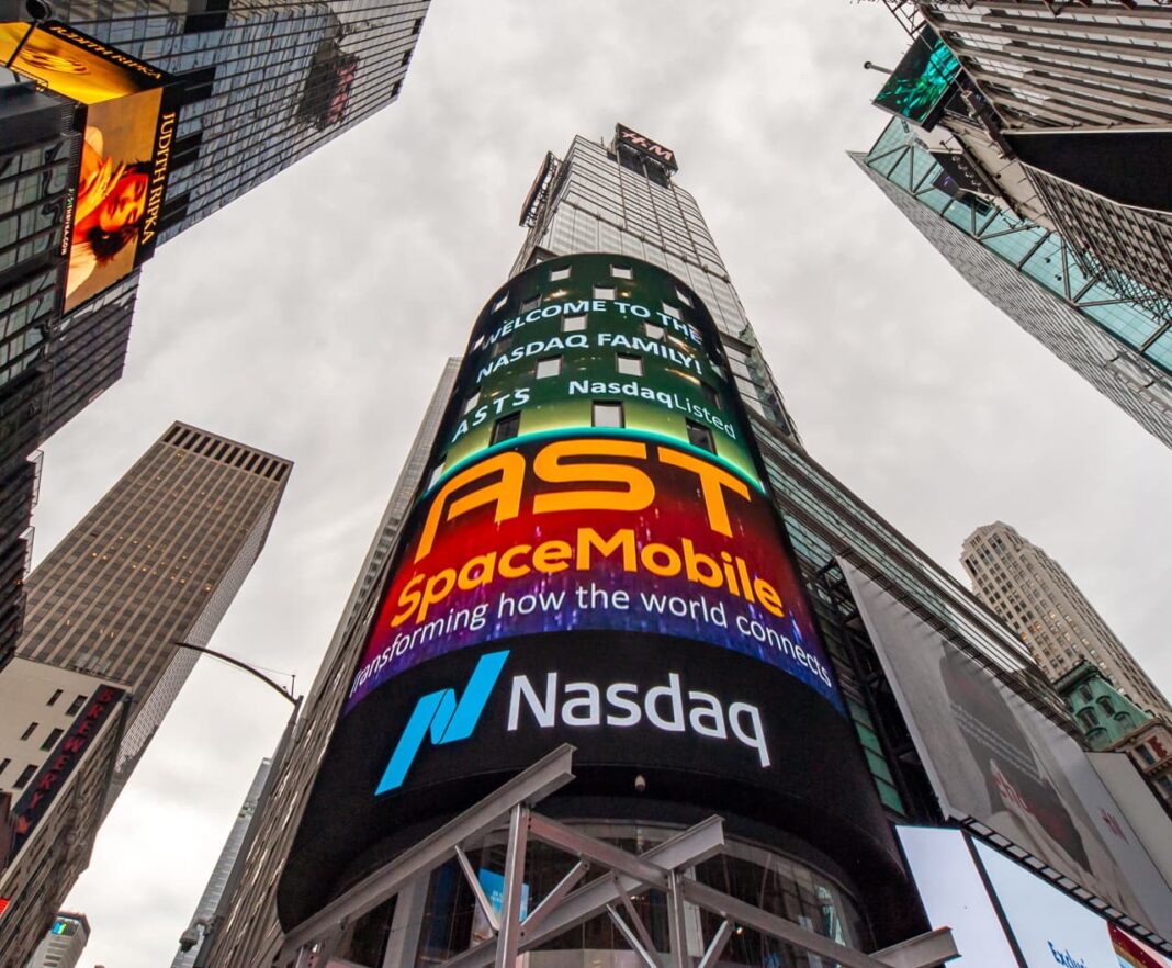 AST SpaceMobile Stock Pressure: How SpaceX’s Direct-to-Cell Push Threatens Its Commercial Launch Timeline