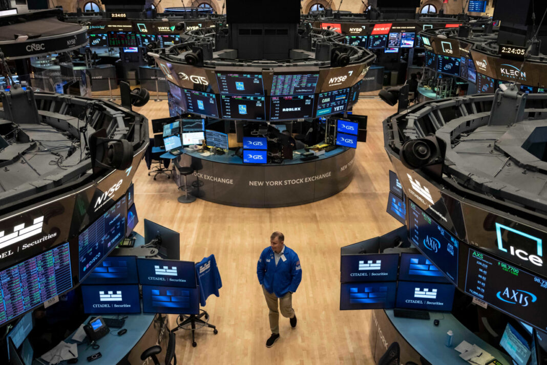 Stocks Whipsawed by Inflation and AI Worries, End Volatile Week Lower