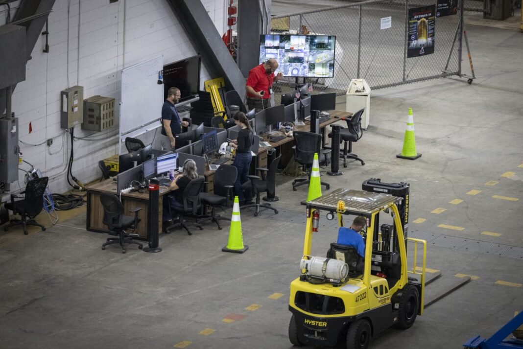 Wage Growth Plummets to 5-Year Low as Paychecks Fail to Keep Pace With Rising Prices