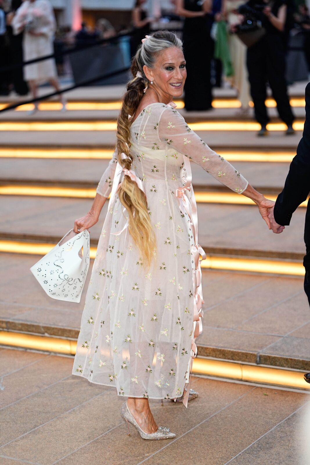 Sarah Jessica Parker’s Waist-Length Silver-Ribbon Braid Is a Fairytale Come to Life